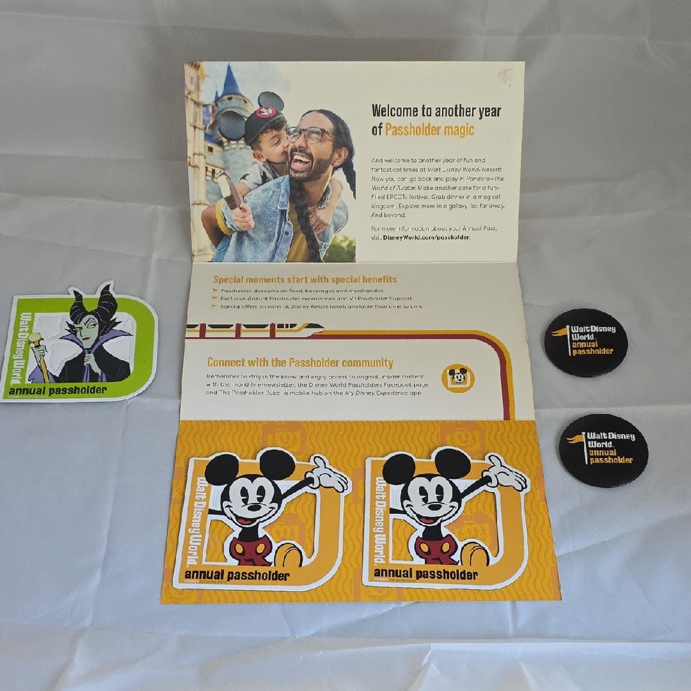 WDW Disney Passholder Kit with Mickey & Maleficent Magnets + Buttons